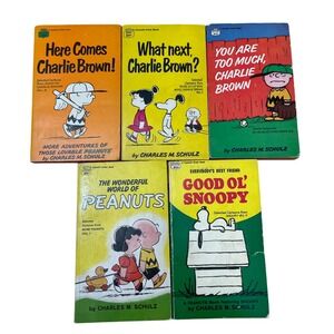 Lot of 5 Charles M Schulz Peanuts Comic Books Charlie Brown Snoopy Fawcett Crest